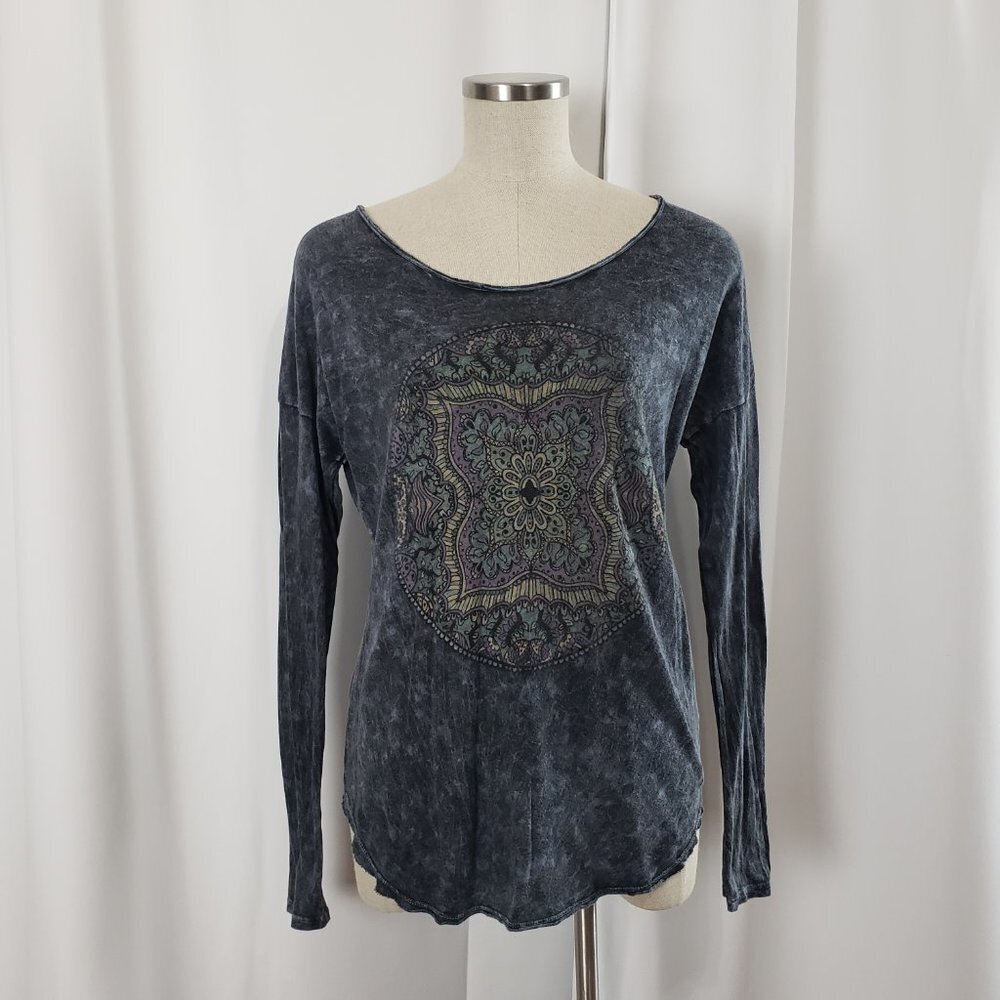 Signorelli Washed Out Distressed Graphic Bohemian Top Medium - Picture 2 of 12